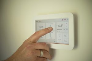 tablet, heating, man-2471184.jpg